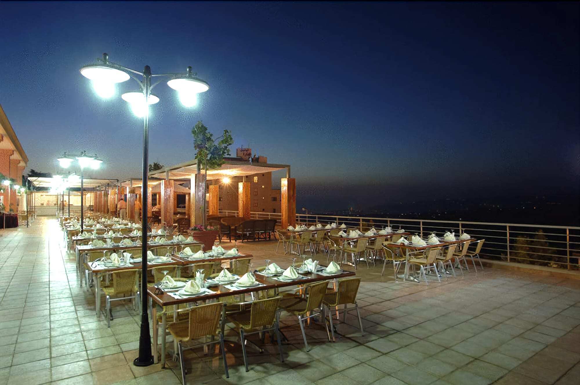 Safir Bhamdoun Hotel المطعم الصورة